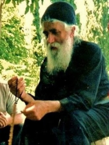Ο ΠΡΟΚΟΜΜΕΝΟΣ ΑΝΘΡΩΠΟΣ ΠΑΝΤΟΥ ΠΡΟΚΟΒΕΙ!