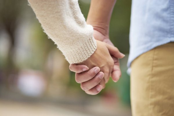 ΠΡΩΤΑ ΤΟ ΖΕΥΓΑΡΙ ΚΙ ΕΠΕΙΤΑ ΤΑ ΠΑΙΔΙΑ…