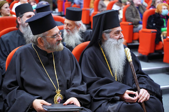 ΕΚΔΗΛΩΣΗ ΤΗΣ Ι. ΜΗΤΡΟΠΟΛΕΩΣ ΠΕΙΡΑΙΩΣ ΚΑΙ ΤΟΥ ΠΑΝΕΠΙΣΤΗΜΙΟΥ ΠΕΙΡΑΙΩΣ ΓΙΑ ΤΟΥΣ ΤΡΕΙΣ ΙΕΡΑΡΧΕΣ ΠΡΟΣΤΑΤΕΣ ΤΗΣ ΠΑΙΔΕΙΑΣ