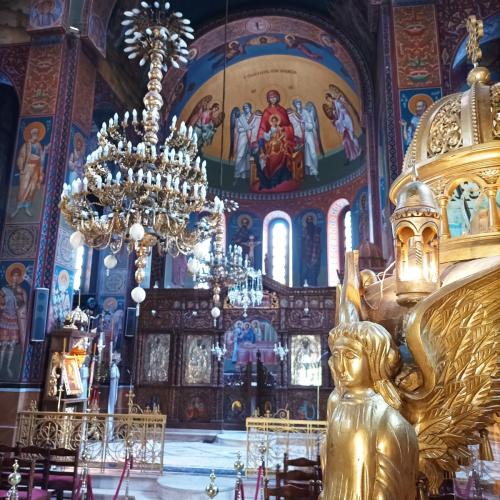 Επίσκεψη-του-Σεβασμιωτάτου-κατά-την-ολοκλήρωση-των-εργασιών-συντήρησης-της-κόγχης-του-Ιερού-Βήματος 06